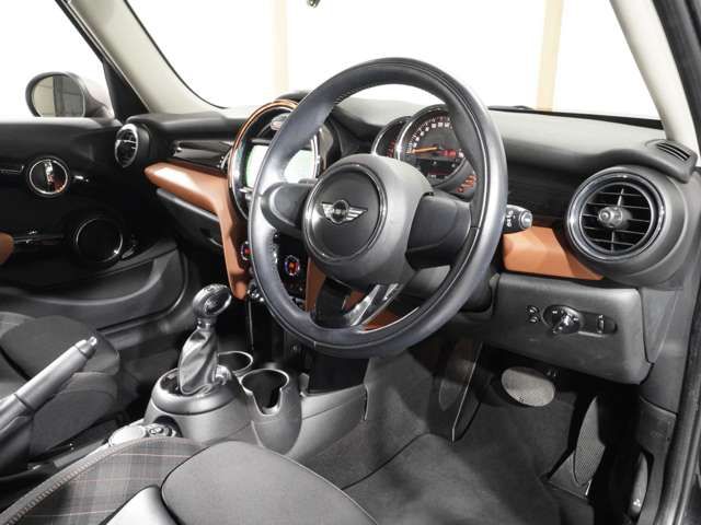 BMW MINI COOPER 5DOO 2017 Image 31