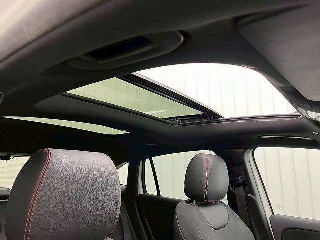 MERCEDES BENZ EQA 2021 Image 31