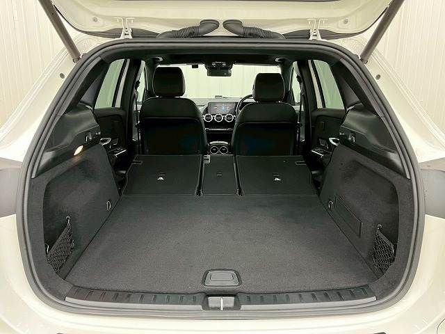 MERCEDES BENZ EQA 2021 Image 31