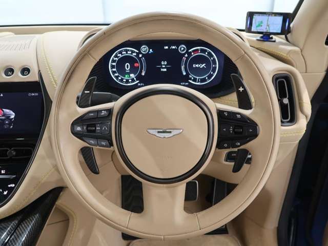 ASTON MARTIN SUV 2023 Image 31