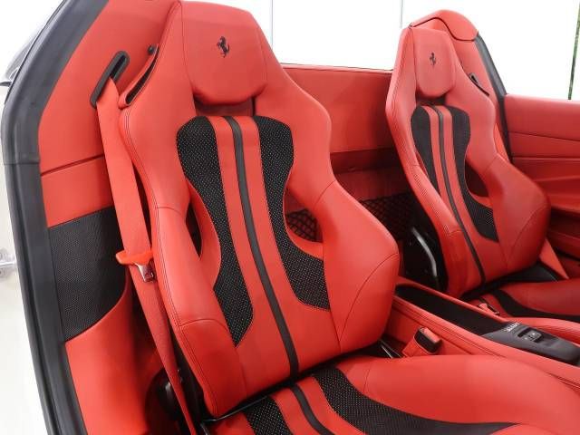 FERRARI F8 SPIDER 2021 Image 31