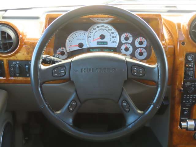 HUMMER H2 2004 Image 31