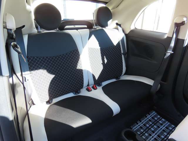 FIAT 500C 2022 Image 31