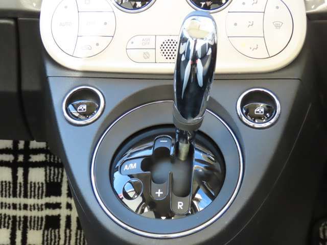 FIAT 500C 2022 Image 31