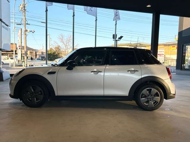 BMW MINI COOPER D 5DOOR 2023 Image 31