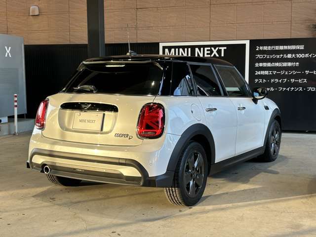 BMW MINI COOPER D 5DOOR 2023 Image 31