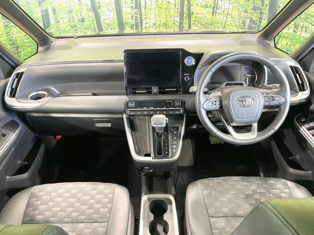 TOYOTA VOXY HYBRID 2023 Image 31