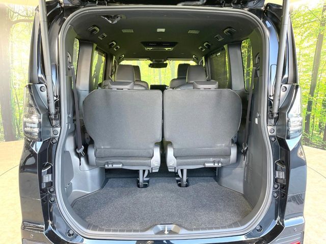 TOYOTA VOXY HYBRID 2023 Image 31