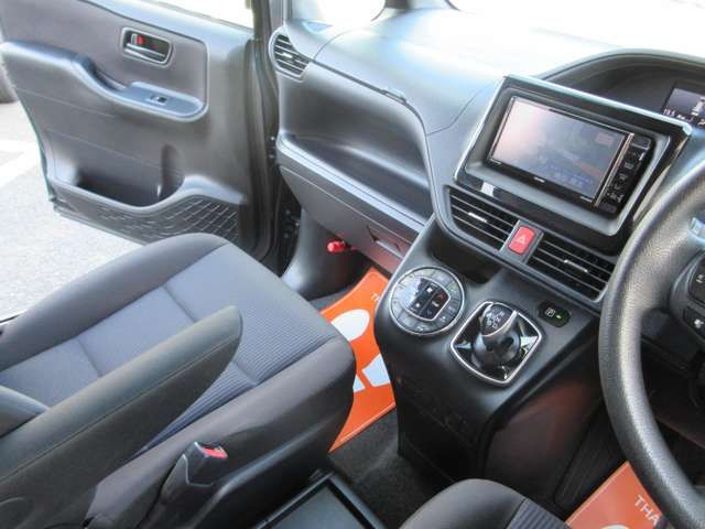 TOYOTA VOXY HYBRID 2016 Image 31