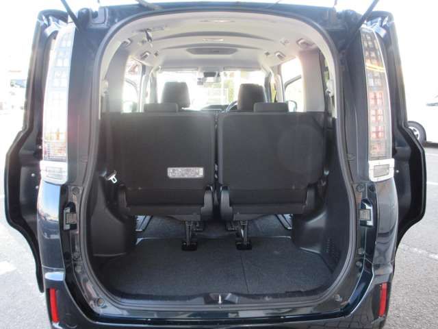 TOYOTA VOXY HYBRID 2016 Image 31