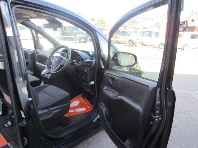 TOYOTA VOXY HYBRID 2016 Image 31