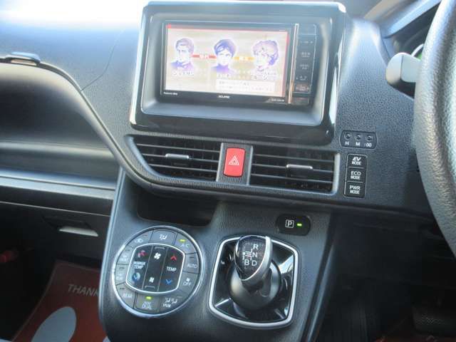 TOYOTA VOXY HYBRID 2016 Image 31