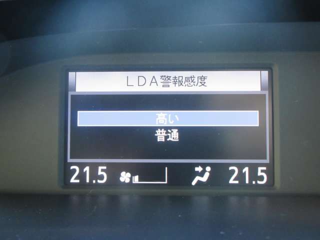 TOYOTA VOXY HYBRID 2016 Image 31