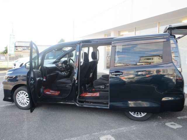 TOYOTA VOXY HYBRID 2016 Image 31