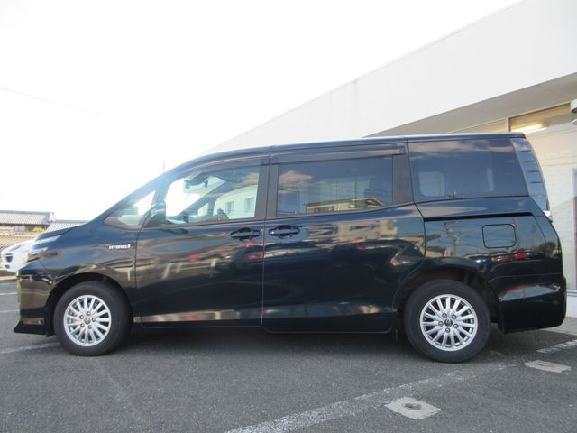 TOYOTA VOXY HYBRID 2016 Image 31