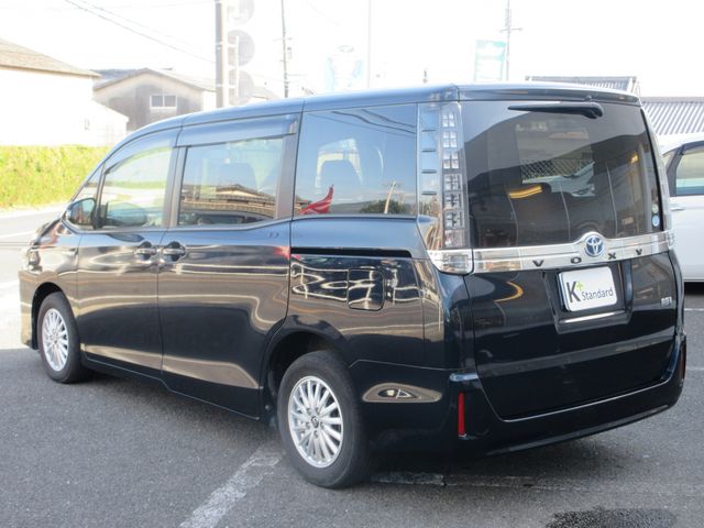 TOYOTA VOXY HYBRID 2016 Image 31