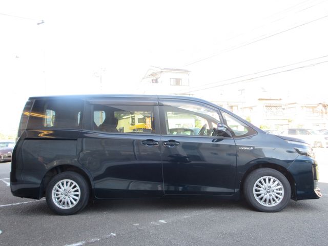 TOYOTA VOXY HYBRID 2016 Image 31