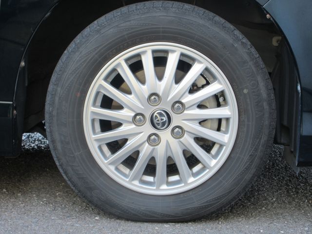 TOYOTA VOXY HYBRID 2016 Image 31