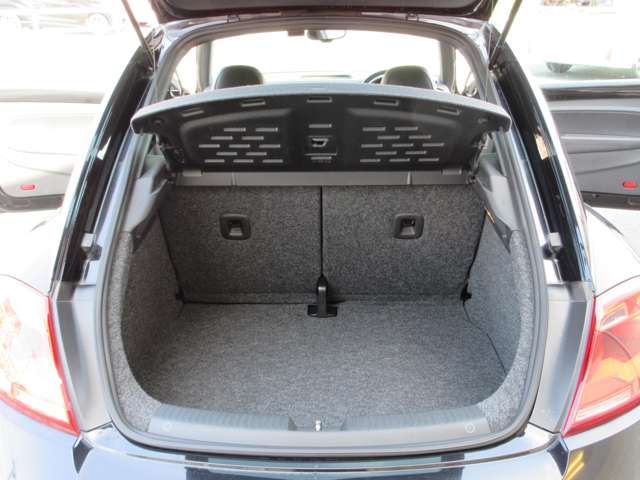VOLKSWAGEN THE BEETL 2012 Image 31