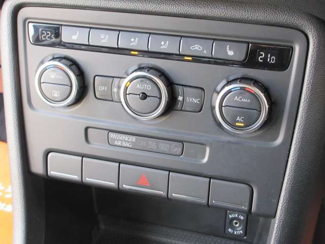 VOLKSWAGEN THE BEETL 2012 Image 31