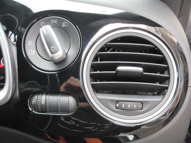 VOLKSWAGEN THE BEETL 2012 Image 31