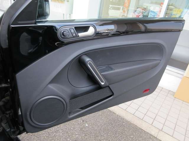 VOLKSWAGEN THE BEETL 2012 Image 31