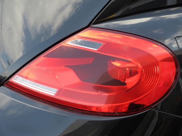 VOLKSWAGEN THE BEETL 2012 Image 31