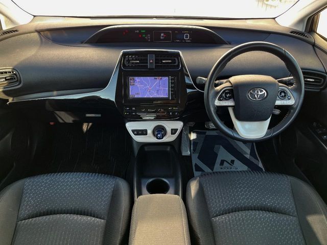 TOYOTA PRIUS 2016 Image 31