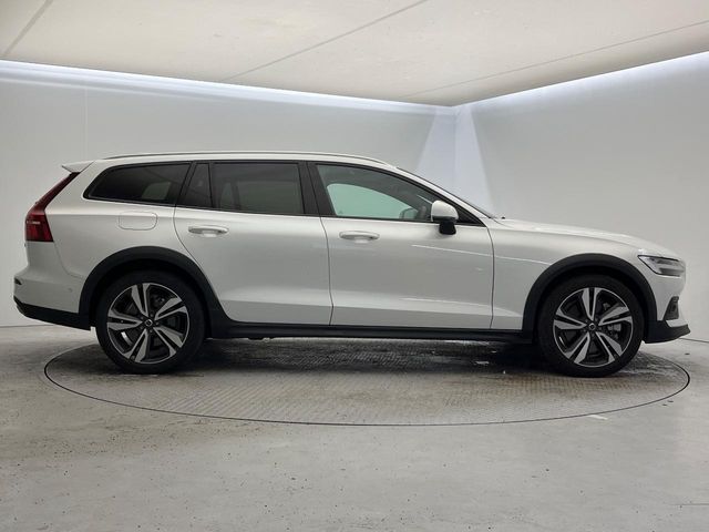 VOLVO V60 CROSS COUN 2024 Image 31