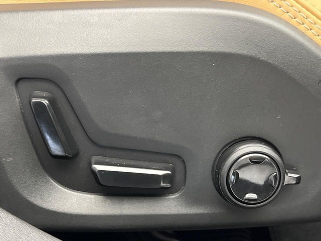 VOLVO V60 2019 Image 31