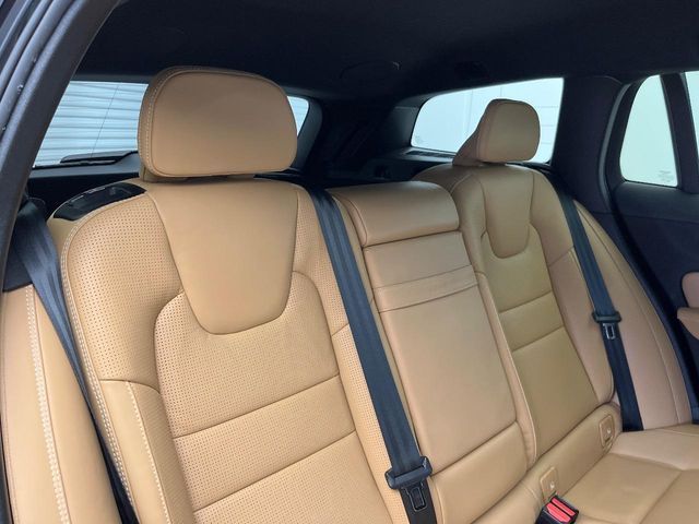 VOLVO V60 2019 Image 31