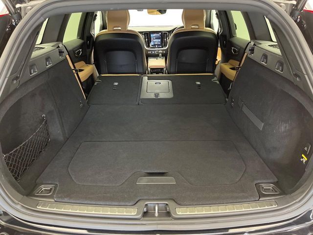 VOLVO V60 2019 Image 31