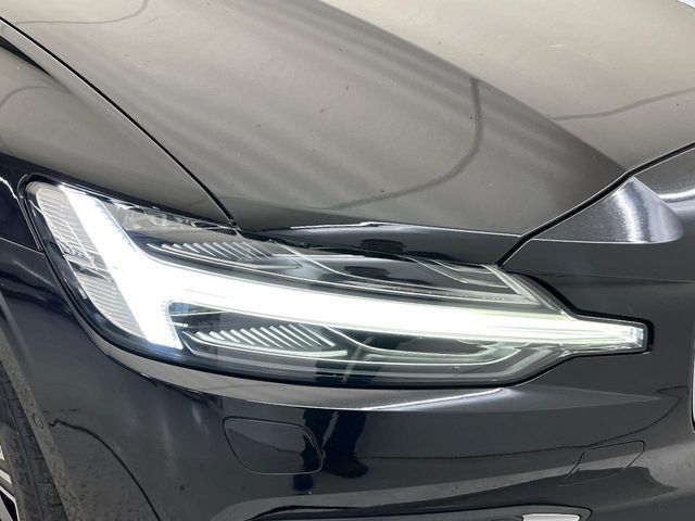 VOLVO V60 2019 Image 31