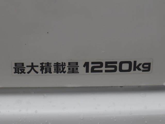TOYOTA HIACE VAN 2WD 2023 Image 31