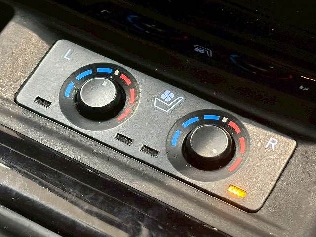 TOYOTA VELLFIRE 2018 Image 31