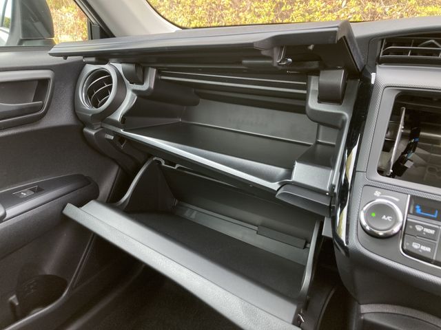 TOYOTA COROLLA AXIO HYBRID 2026 Image 31