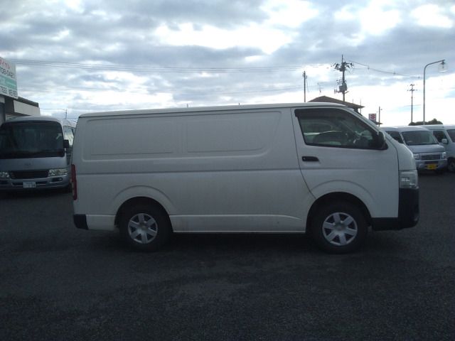 TOYOTA HIACE VAN 4WD 2015 Image 31