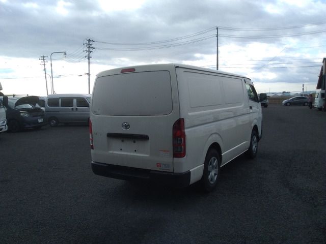 TOYOTA HIACE VAN 4WD 2015 Image 31