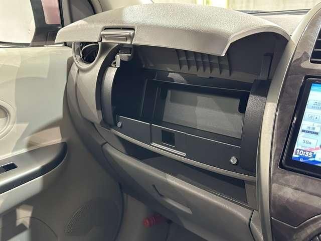 NISSAN MARCH BOLERO 2015 Image 31