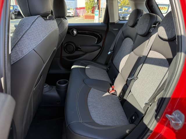 BMW MINI COOPER D 5DOOR 2021 Image 31