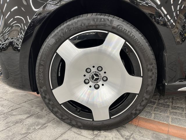 MERCEDES BENZ V CLAS 2024 Image 31