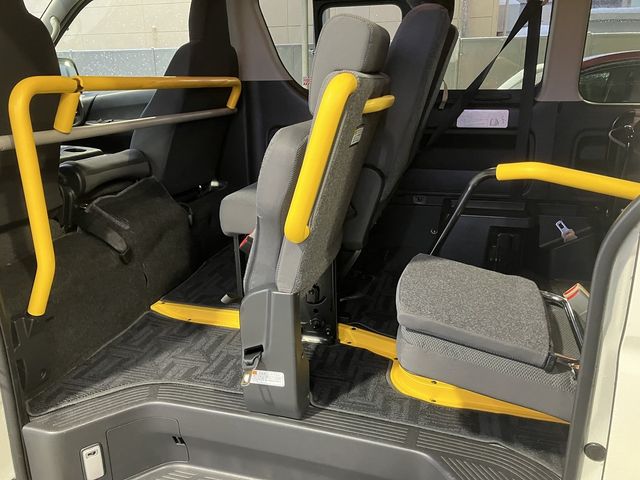 TOYOTA HIACE VAN 4WD 2018 Image 31