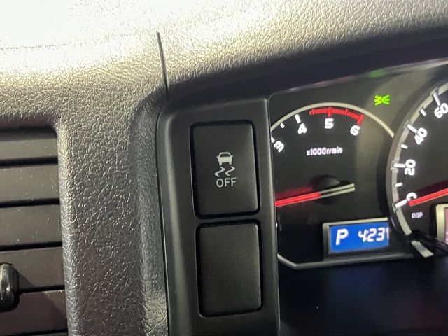 TOYOTA HIACE VAN 4WD 2018 Image 31