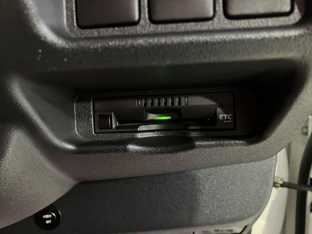 TOYOTA HIACE VAN 4WD 2018 Image 31