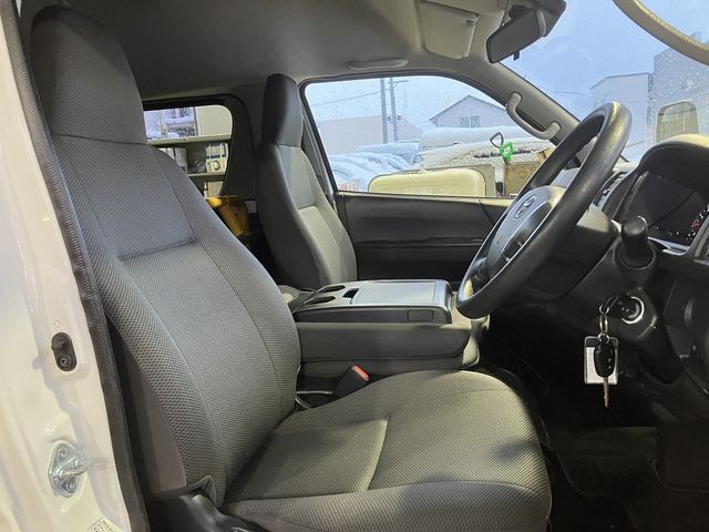 TOYOTA HIACE VAN 4WD 2018 Image 31