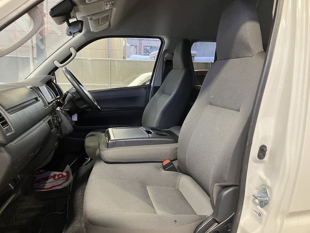 TOYOTA HIACE VAN 4WD 2018 Image 31