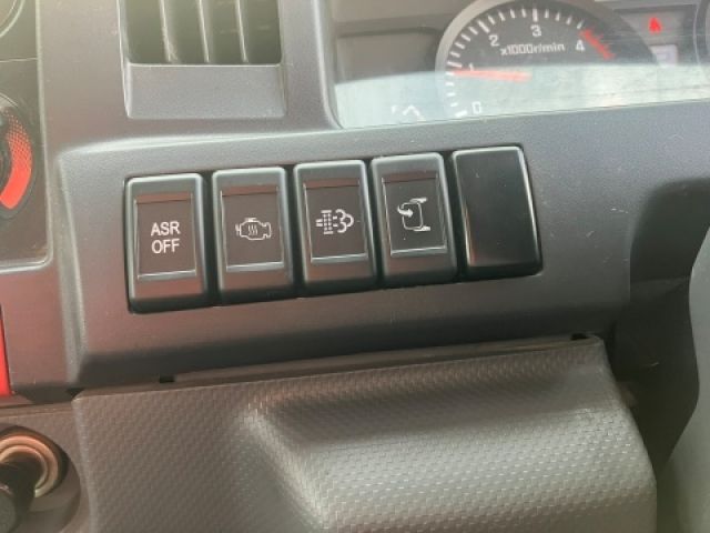 ISUZU ELF 2018 Image 31