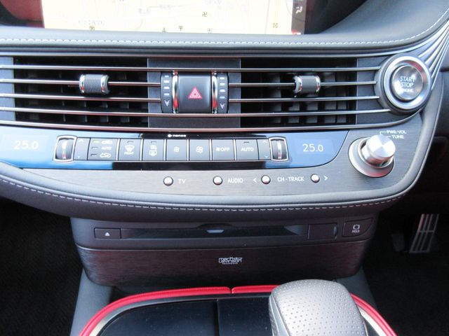 TOYOTA LEXUS LS500 2019 Image 31