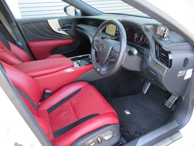 TOYOTA LEXUS LS500 2019 Image 31