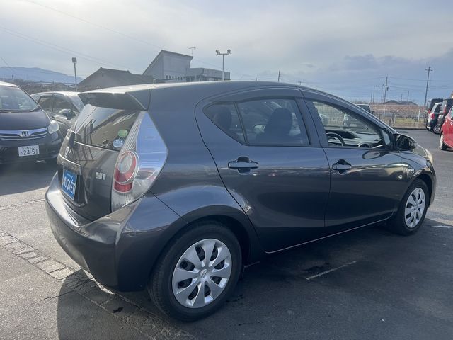 TOYOTA AQUA 2012 Image 31